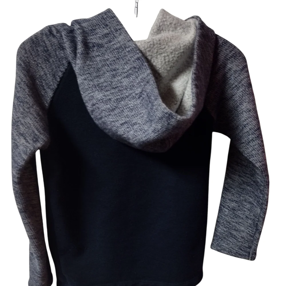 M4) Old Navy Sherpa-Lined Knit Sleeve Hoodie – Size 5T Boys Pullover